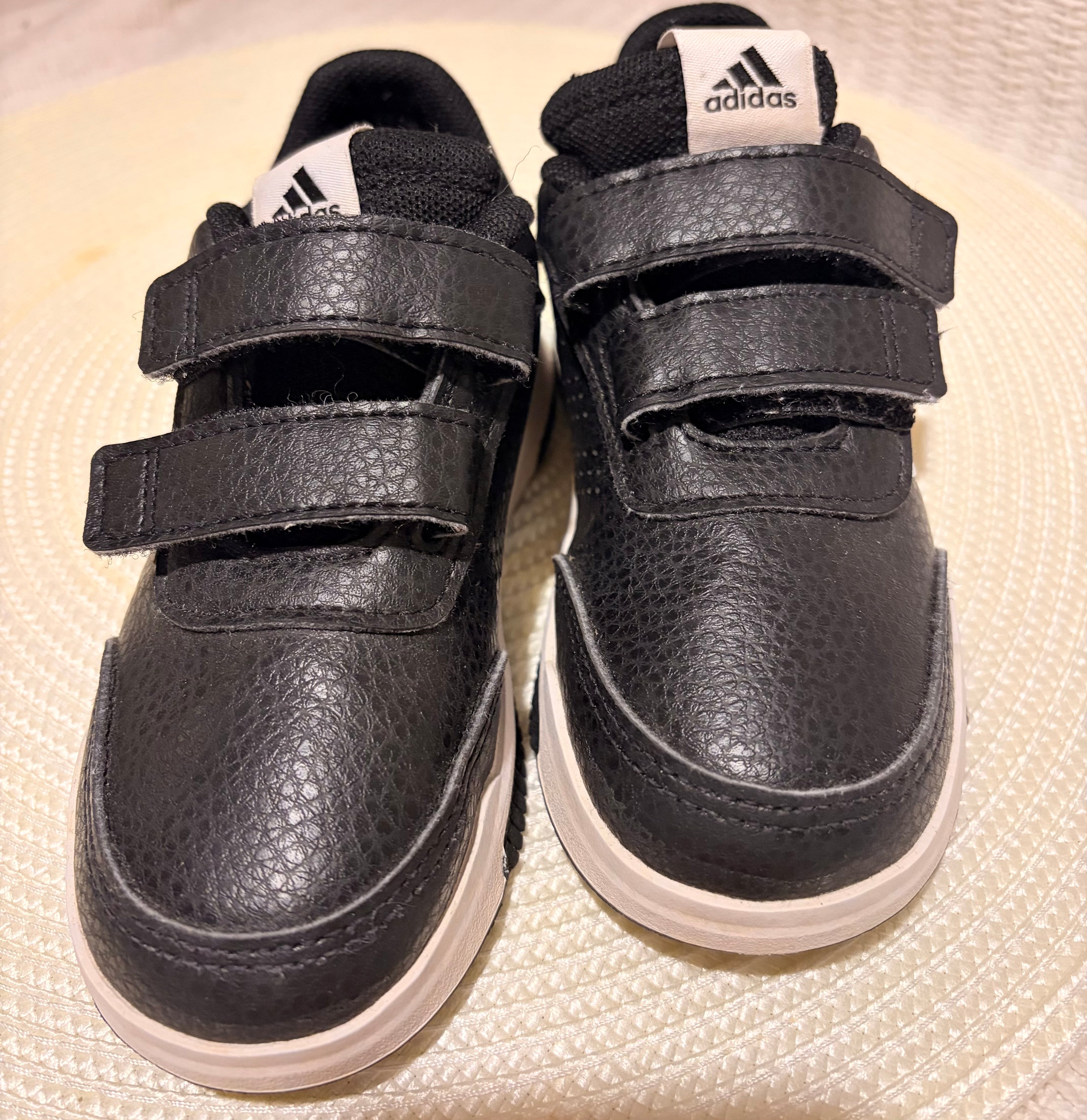 Adidas Sneakers