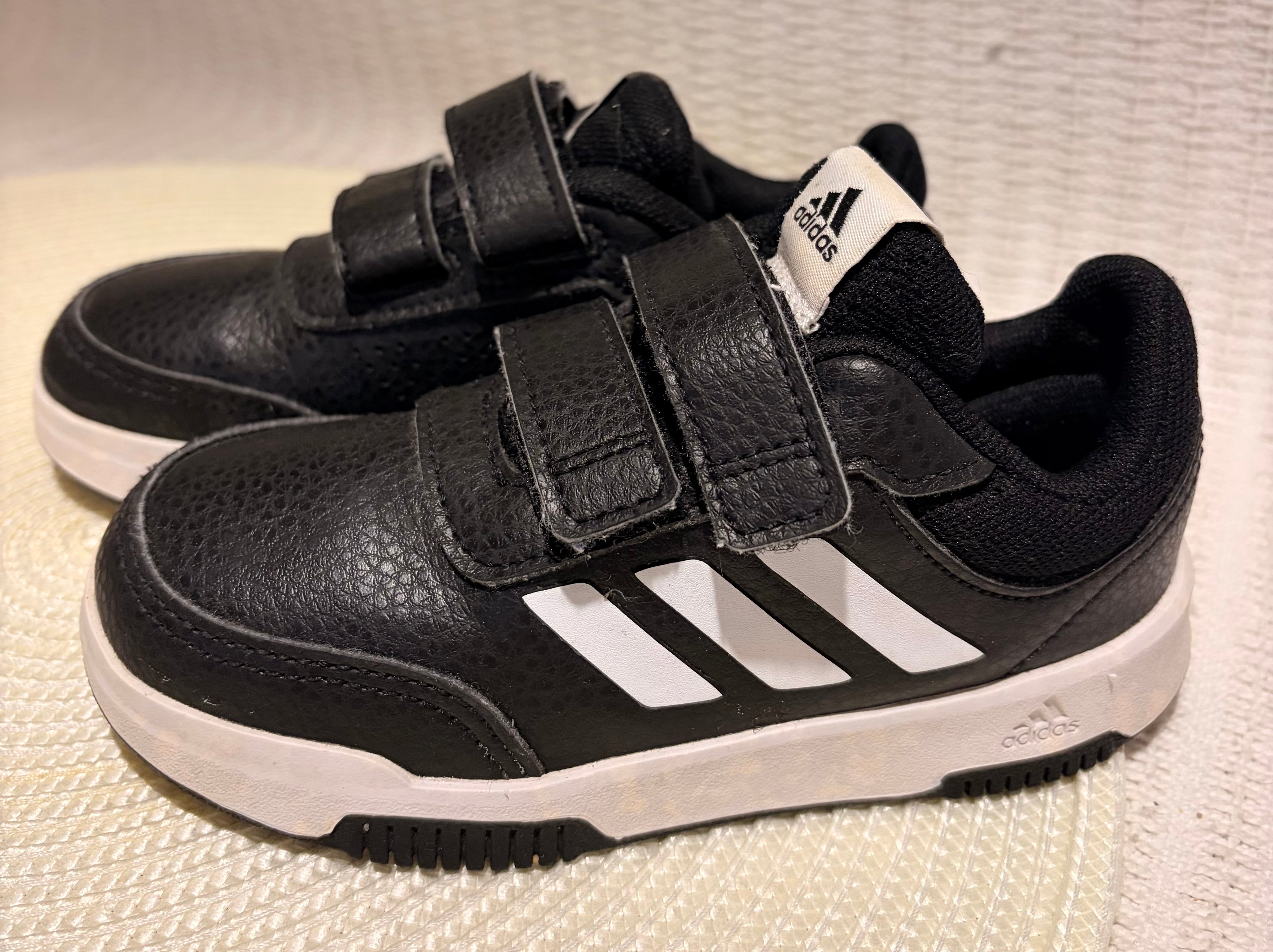 Adidas Sneakers