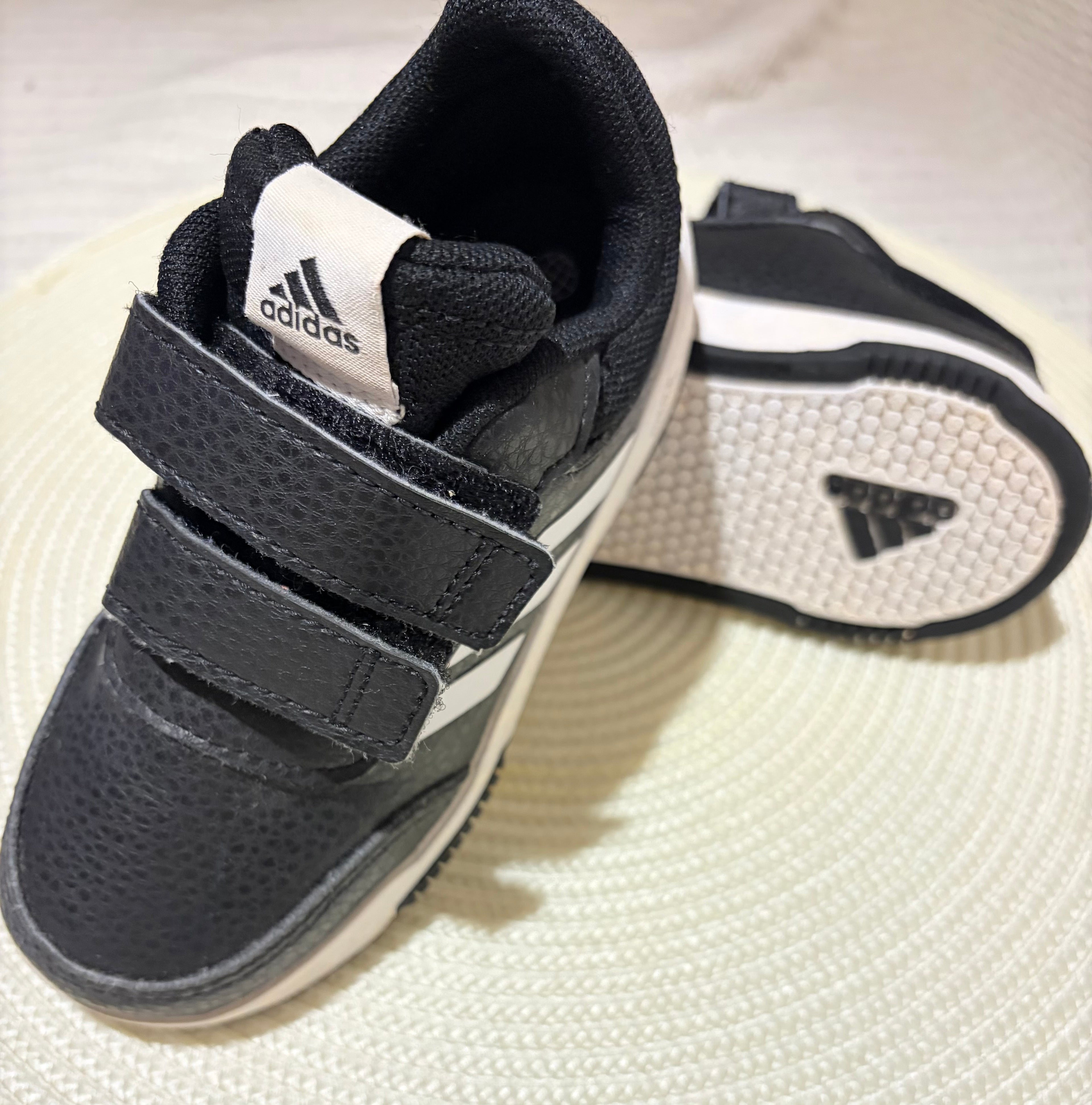 Adidas Sneakers