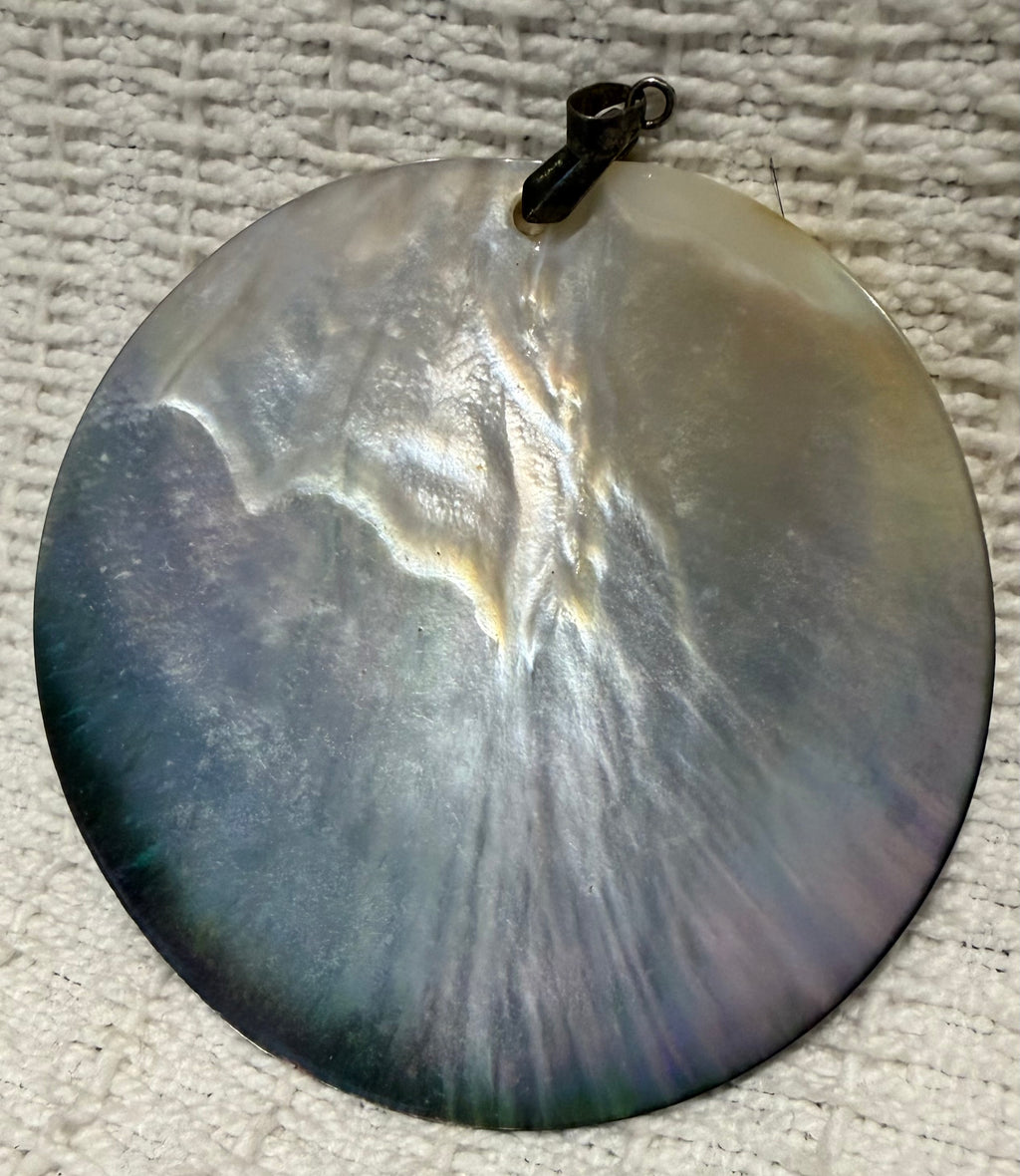 Pearl shell pendant