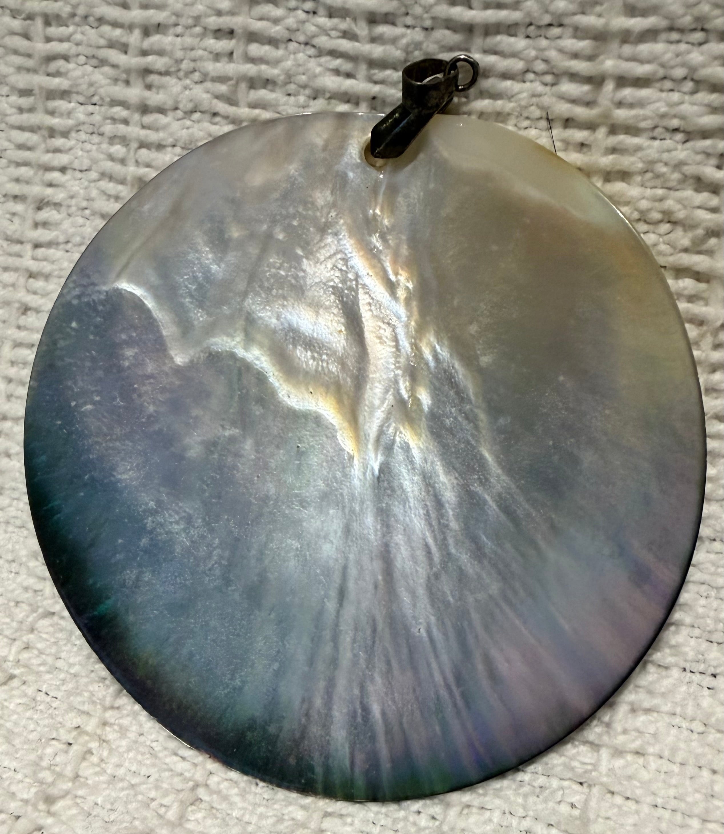 Pearl shell pendant