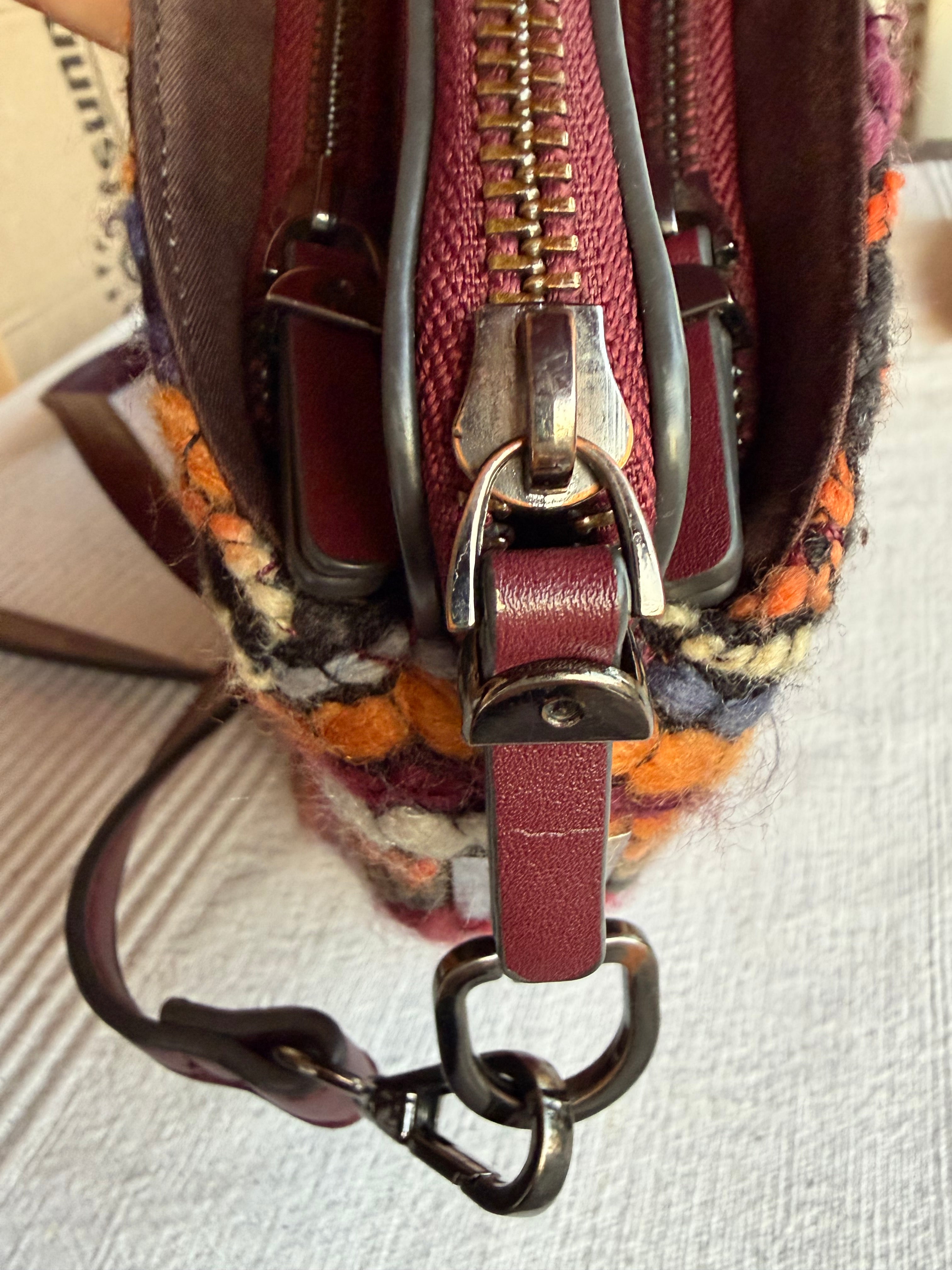 PARFOIS knitted yarn embroidered shoulder bag