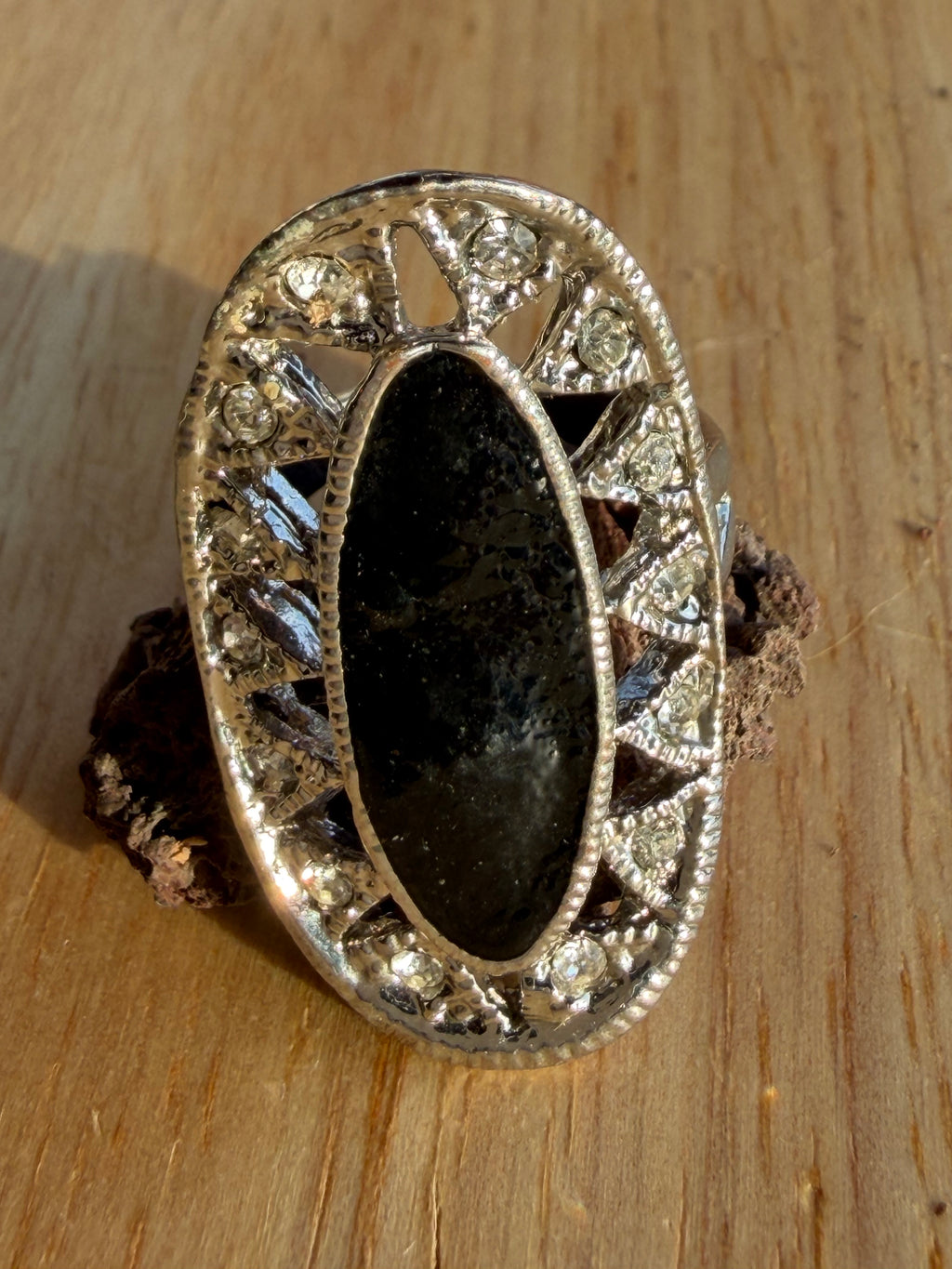 Vintage oval shaped ring