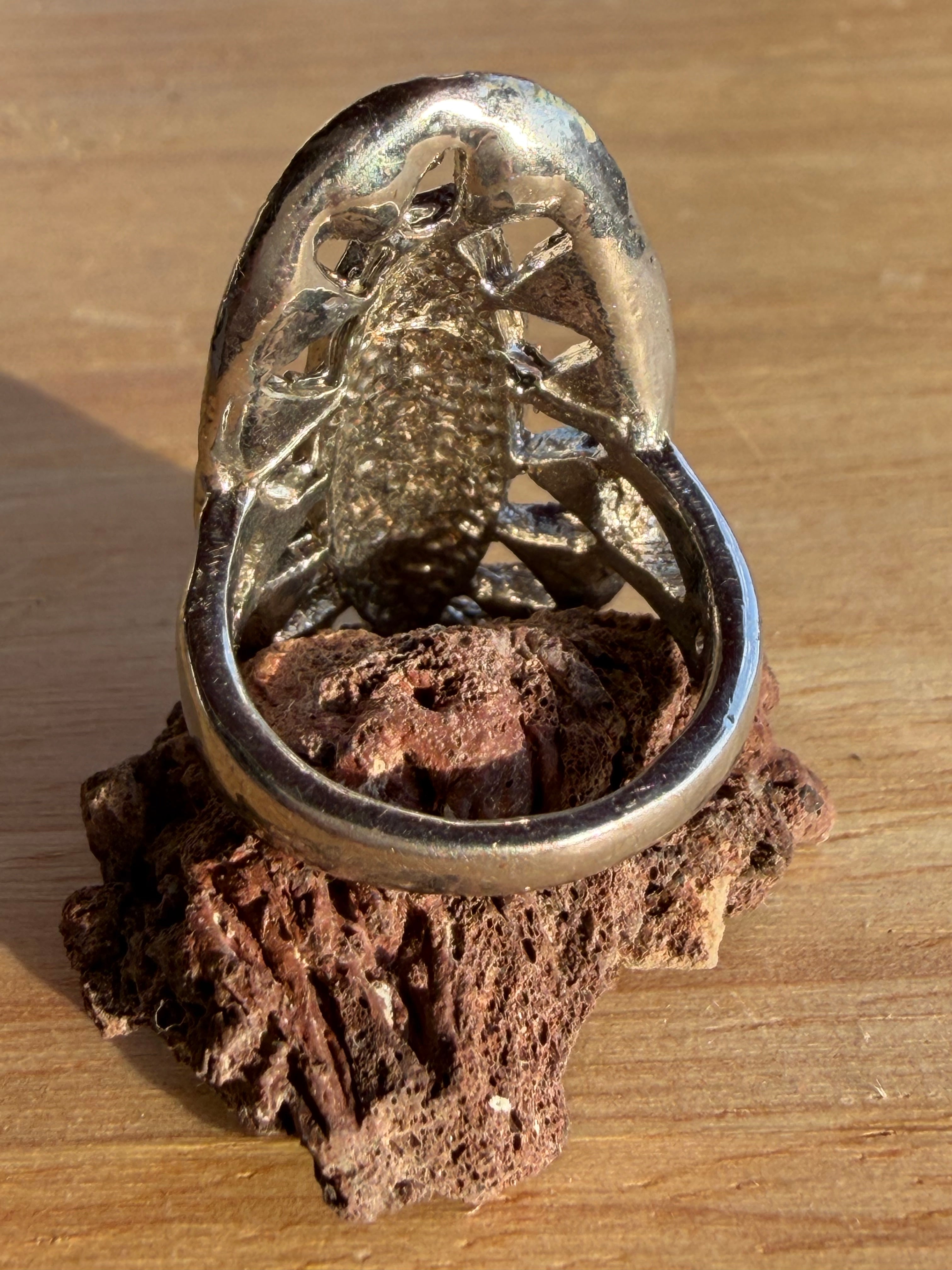 Vintage oval shaped ring
