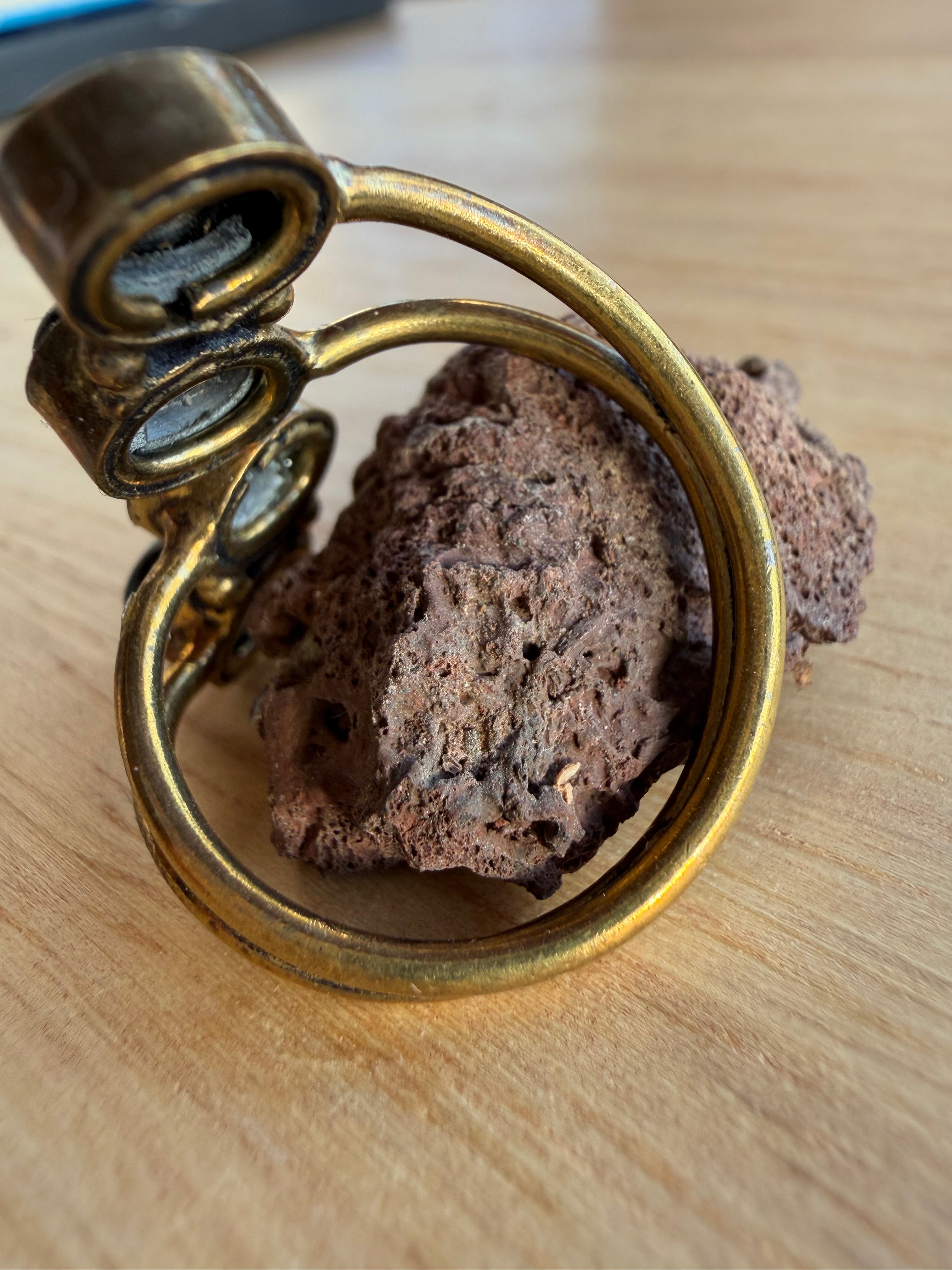 Ring with black atones