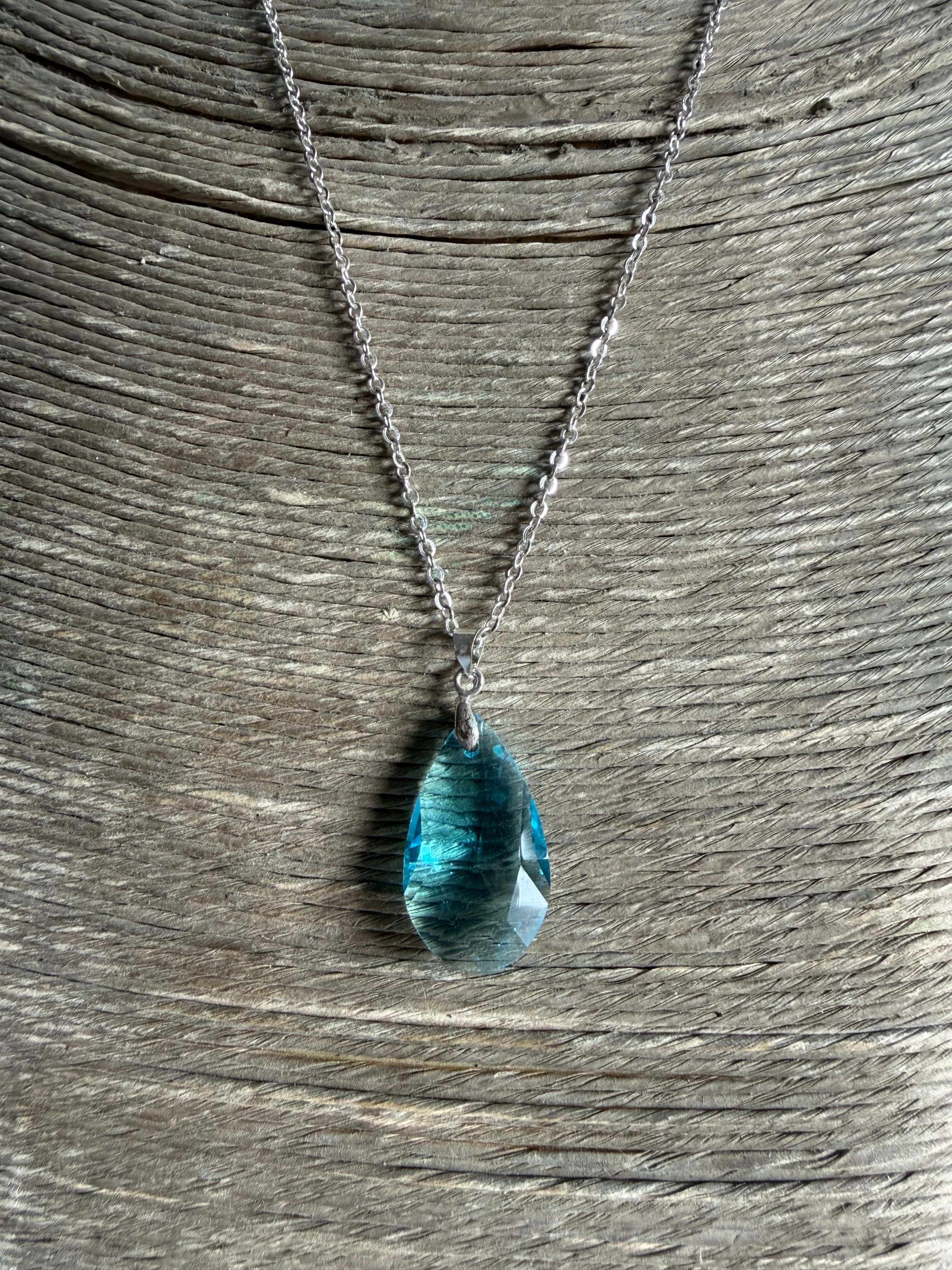 LBVYR  teardrop glass crystal necklace