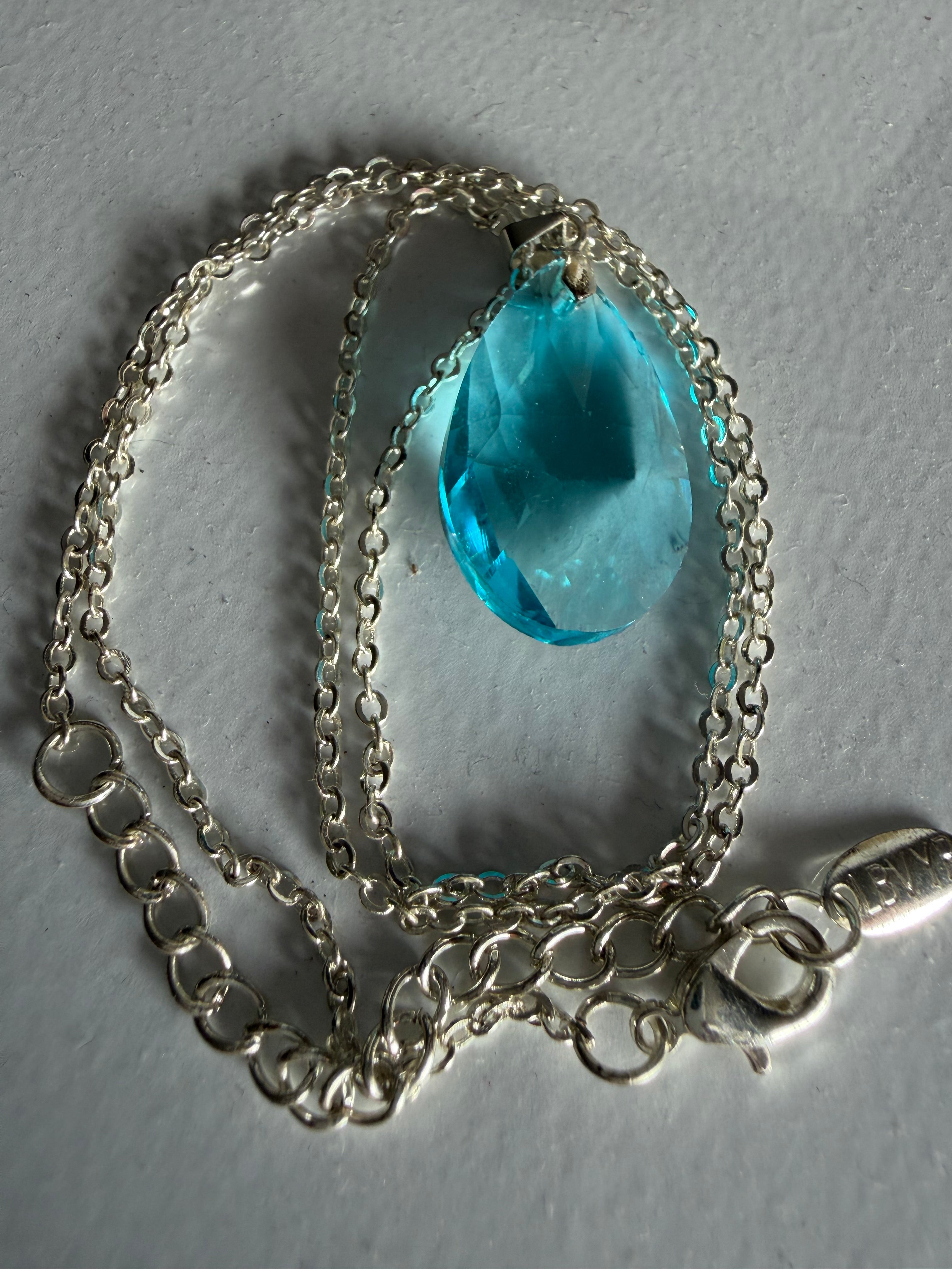 LBVYR  teardrop glass crystal necklace