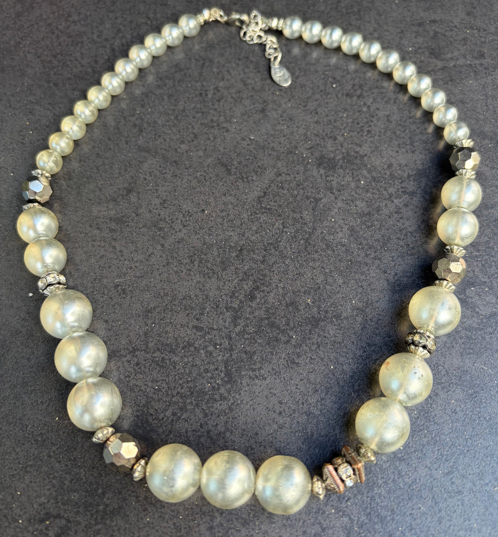 Vintage faux pearl choker necklace