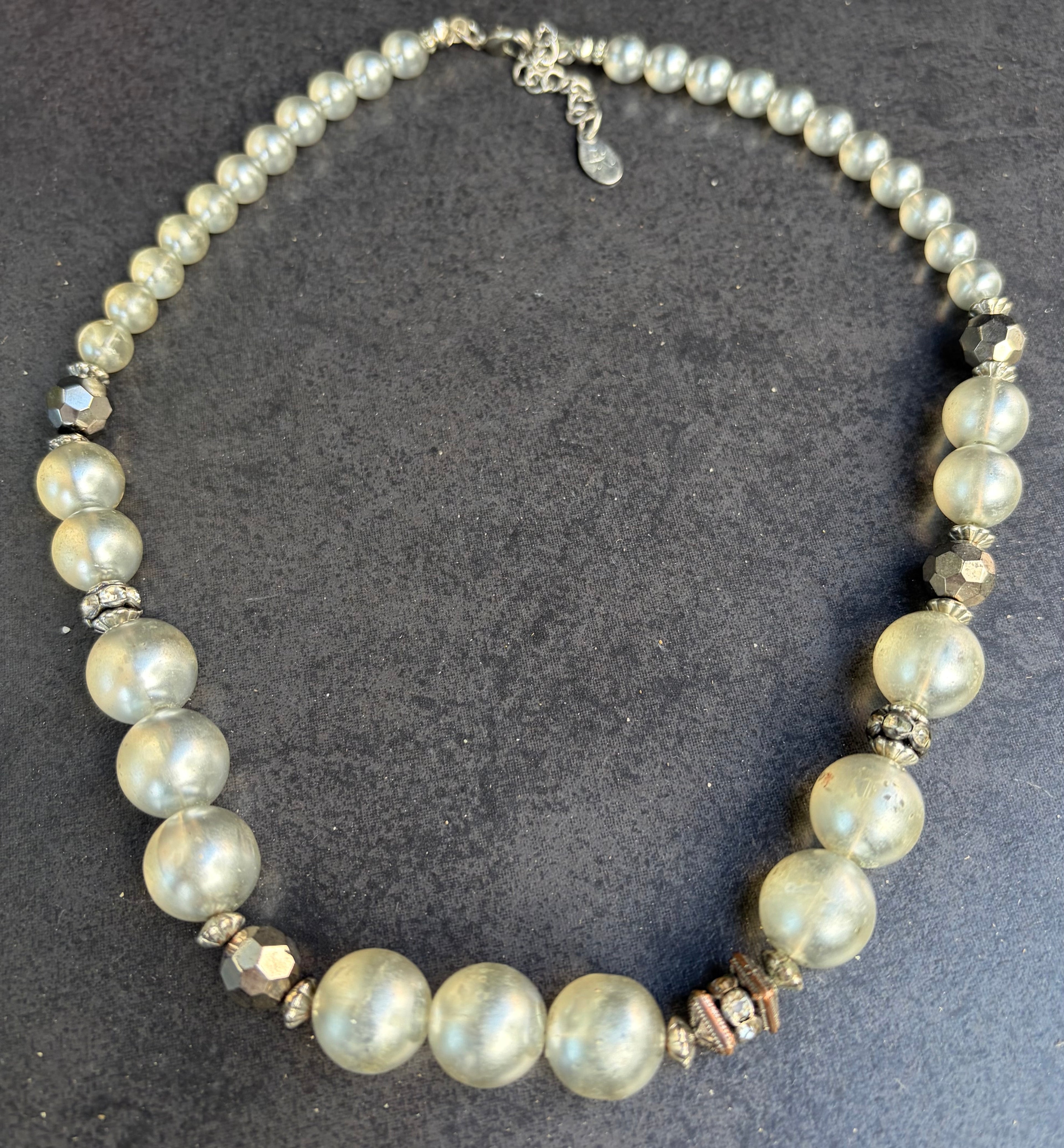 Vintage faux pearl choker necklace