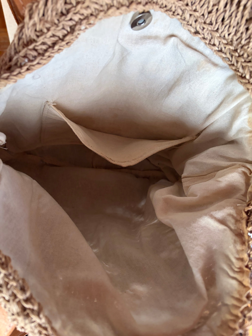 Round straw beach tote bag