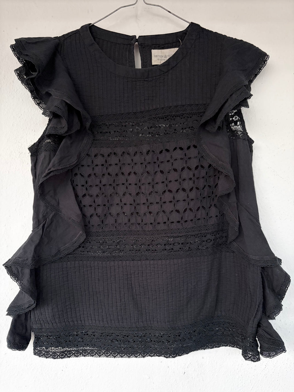 Ralph Laurent flutter sleeve lave blouse