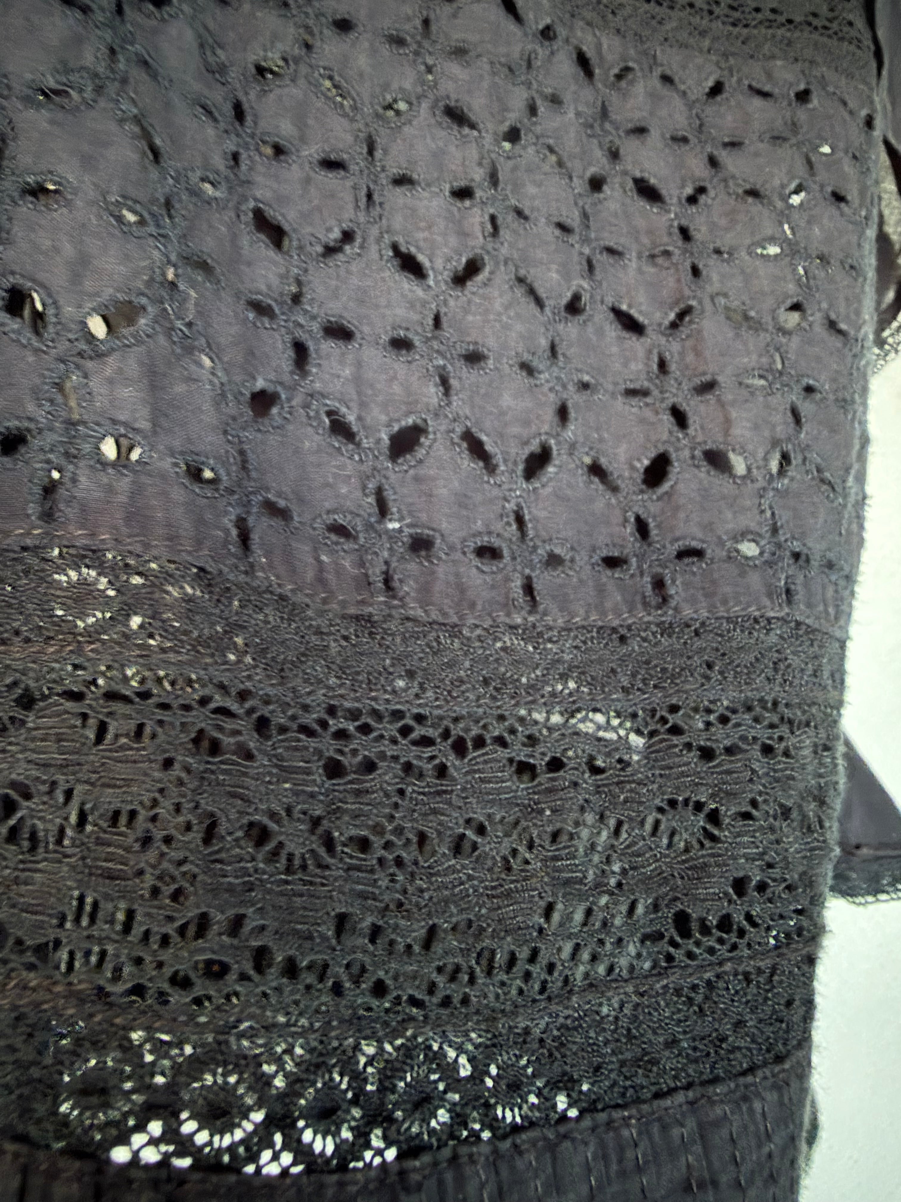 Ralph Laurent flutter sleeve lave blouse