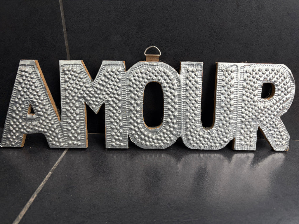 Amour wallhanging word