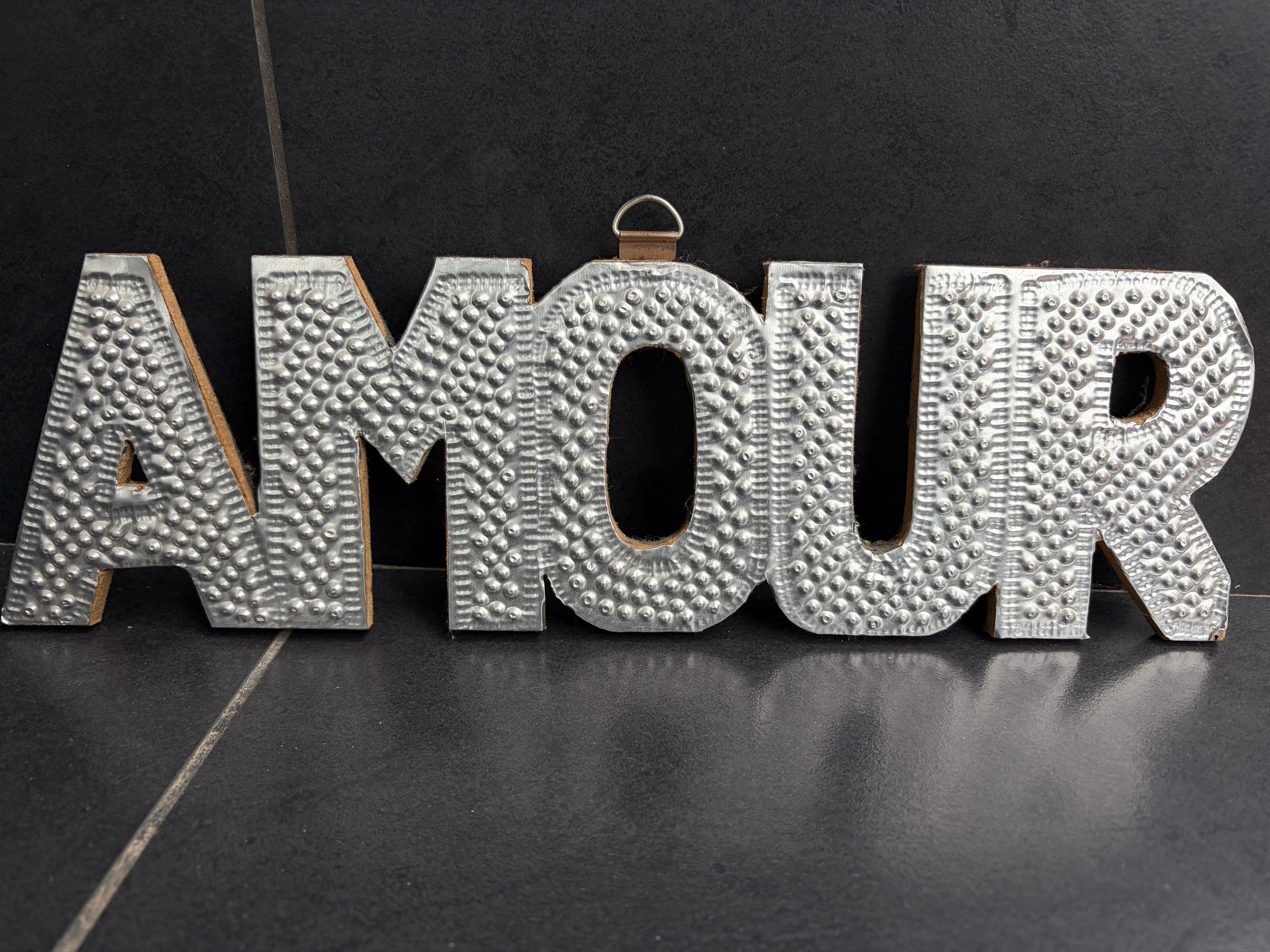 Amour wallhanging word
