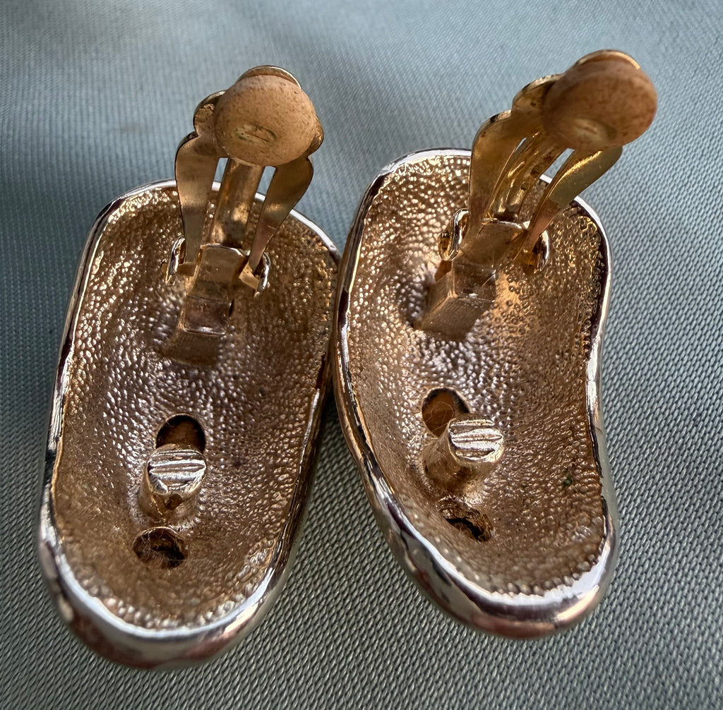 Gold-tone earring