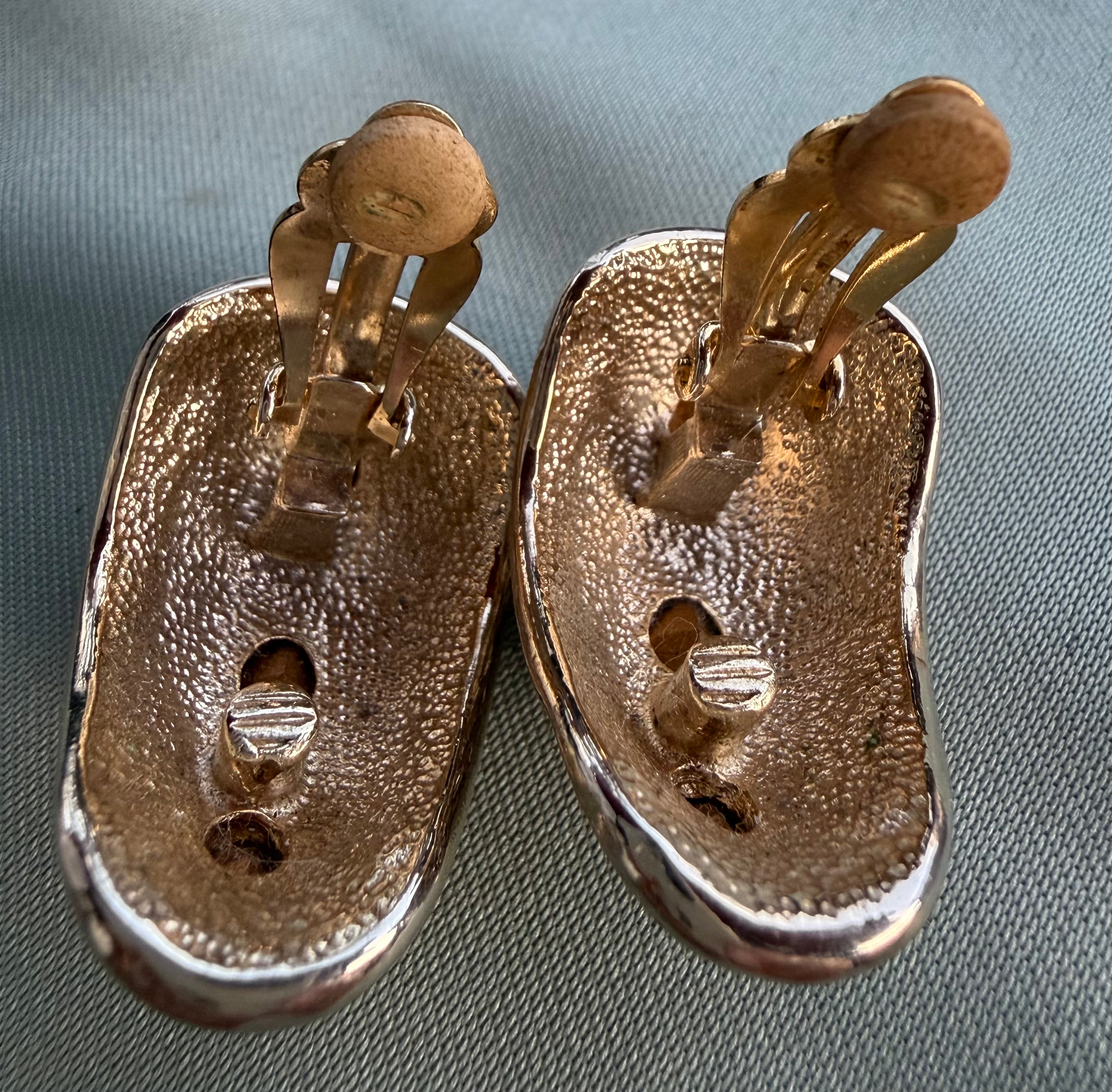 Gold-tone earring